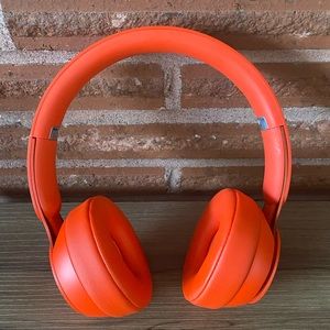 Apple Beats Solo Pro